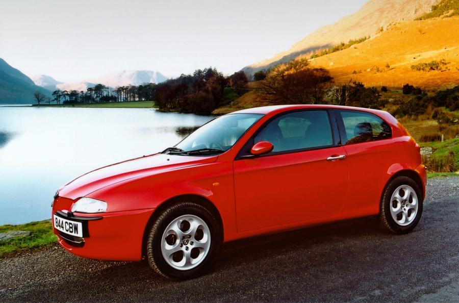  Alfa Romeo 147 3-Door (937A) 2001 года  (UK) (фото 24 из 25)
